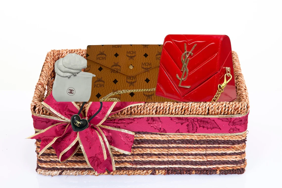 12 Days of Christmas VIP Gift Box - Exclusive Holiday Collection of 12 VIP Gifts - Image 8