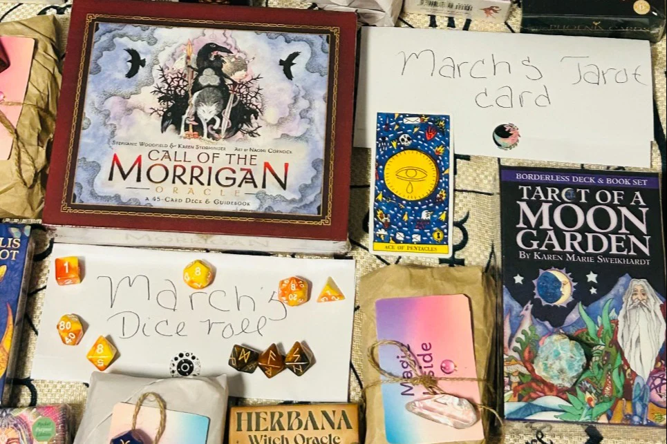888Crate: Monthly Mystery Tarot/Oracle Deck With Monthly Readings - Image 5