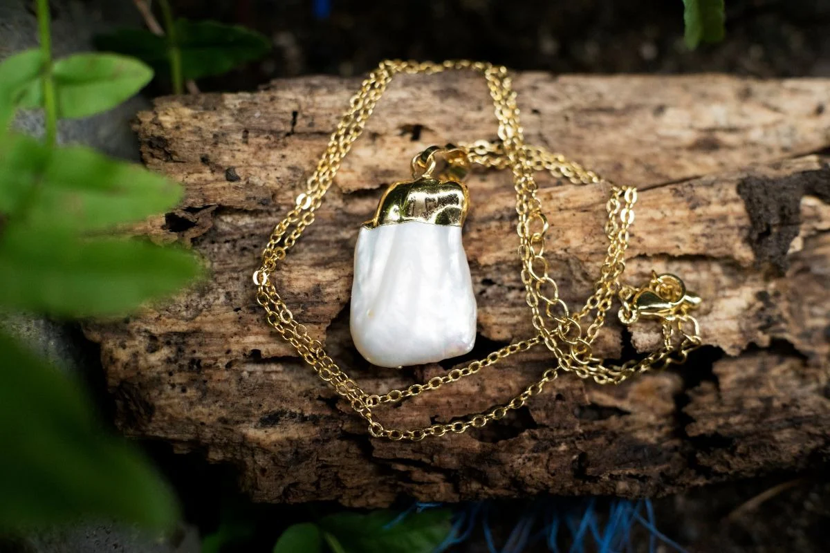 Ayana Crystal Jewelry Monthly Subscription: The Perfect Gift for Mothers, Delivered Directly to You with a Premium Pouch - Image 5