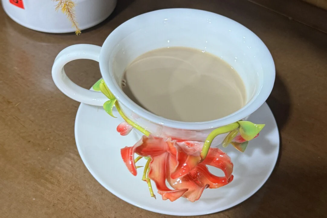 Dreamcloud Modern Floral Ceramic Tea and Coffee Set - Image 15