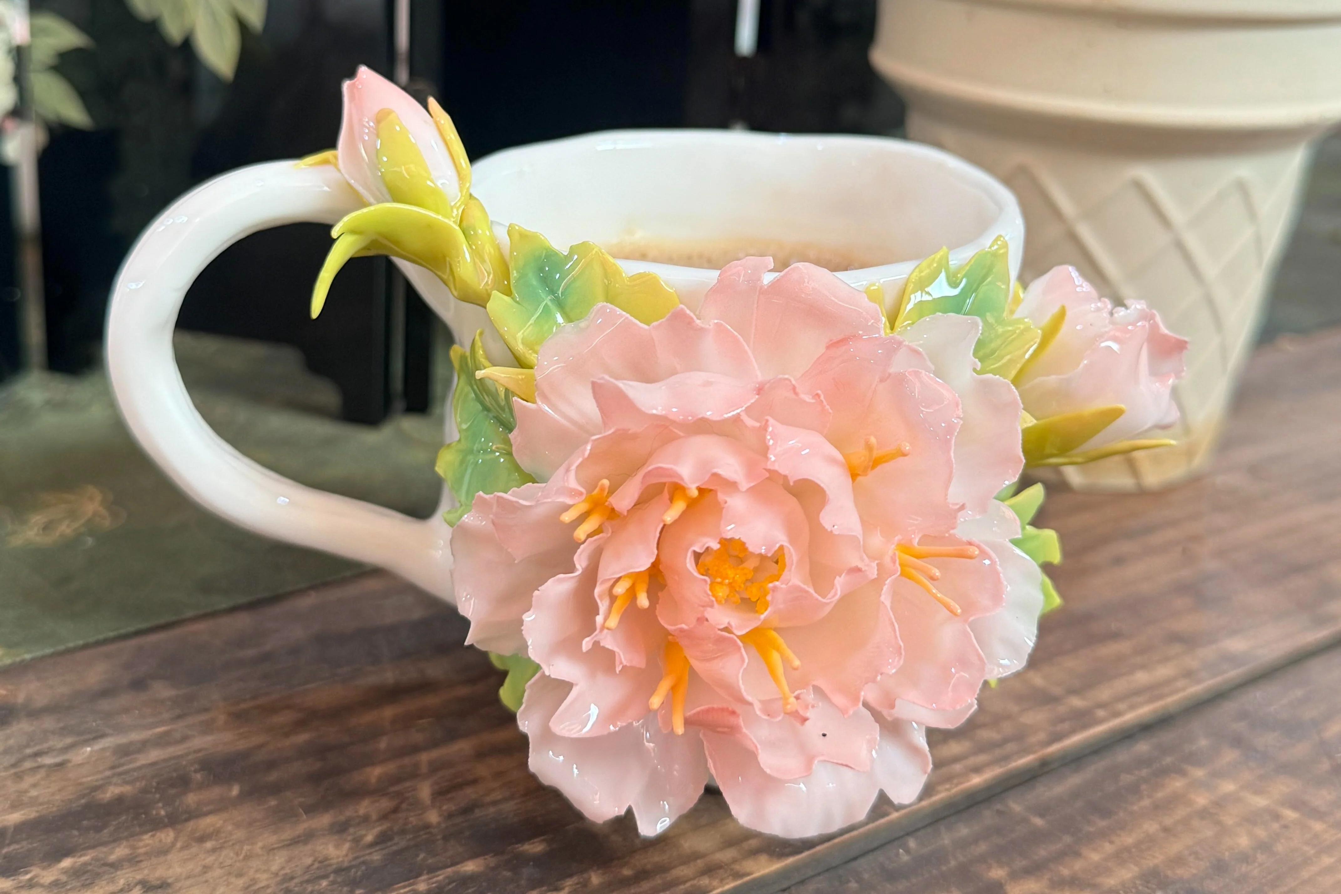 Dreamcloud Modern Floral Ceramic Tea and Coffee Set - Image 3