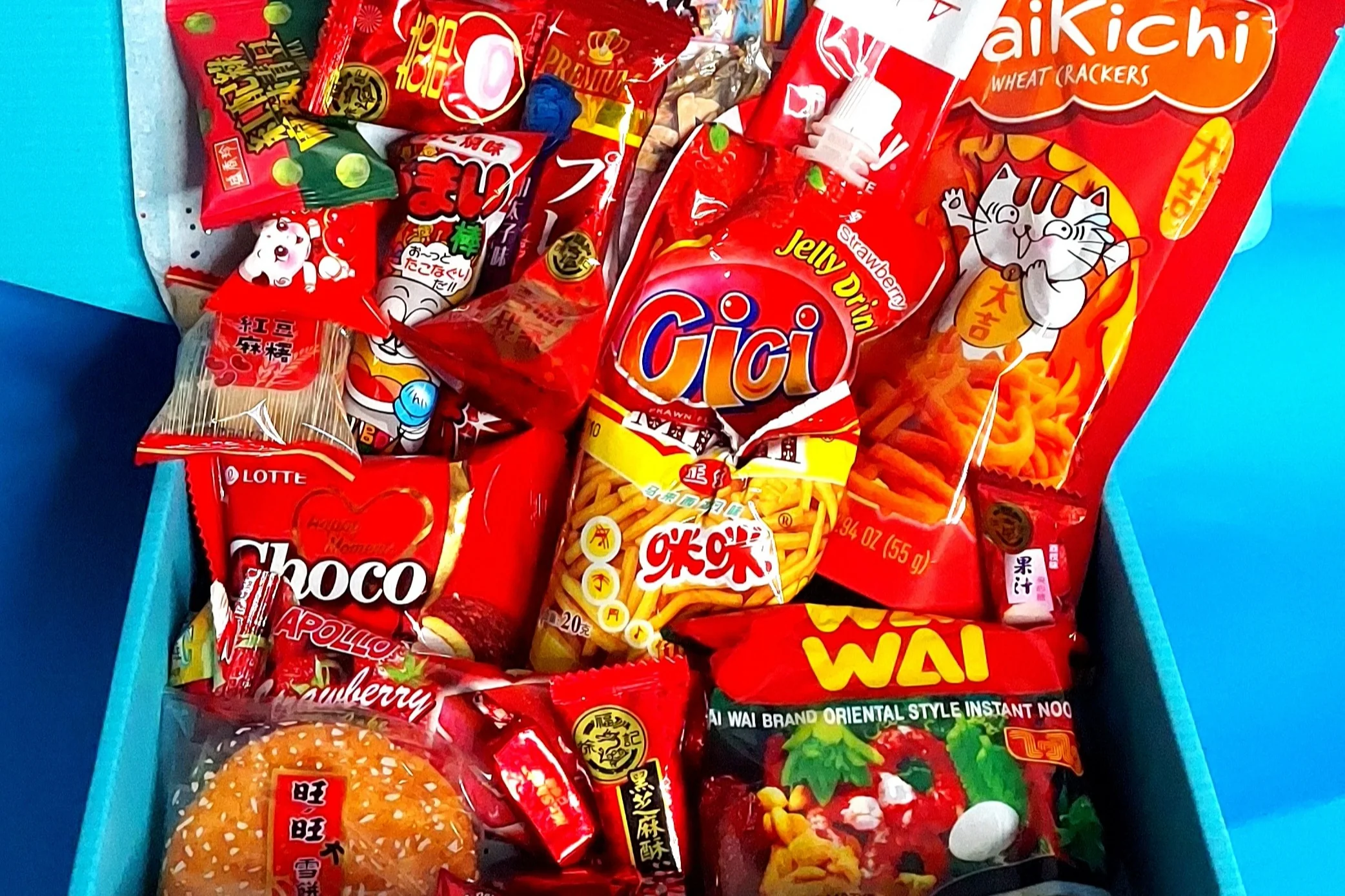 ITADAKIBOX Color Themed Snack, Ramen, And Drink Box - Image 4