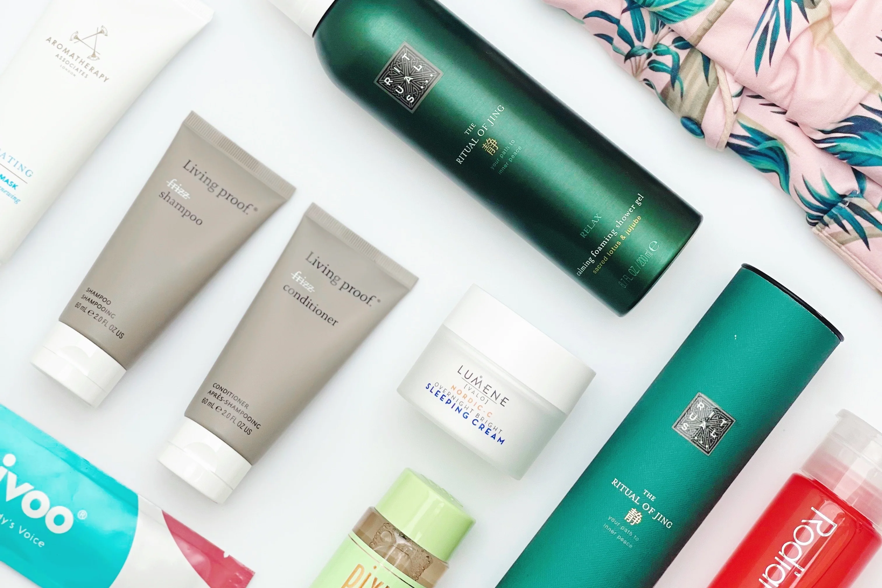 Seasonal pajama & beauty subscription - Image 7
