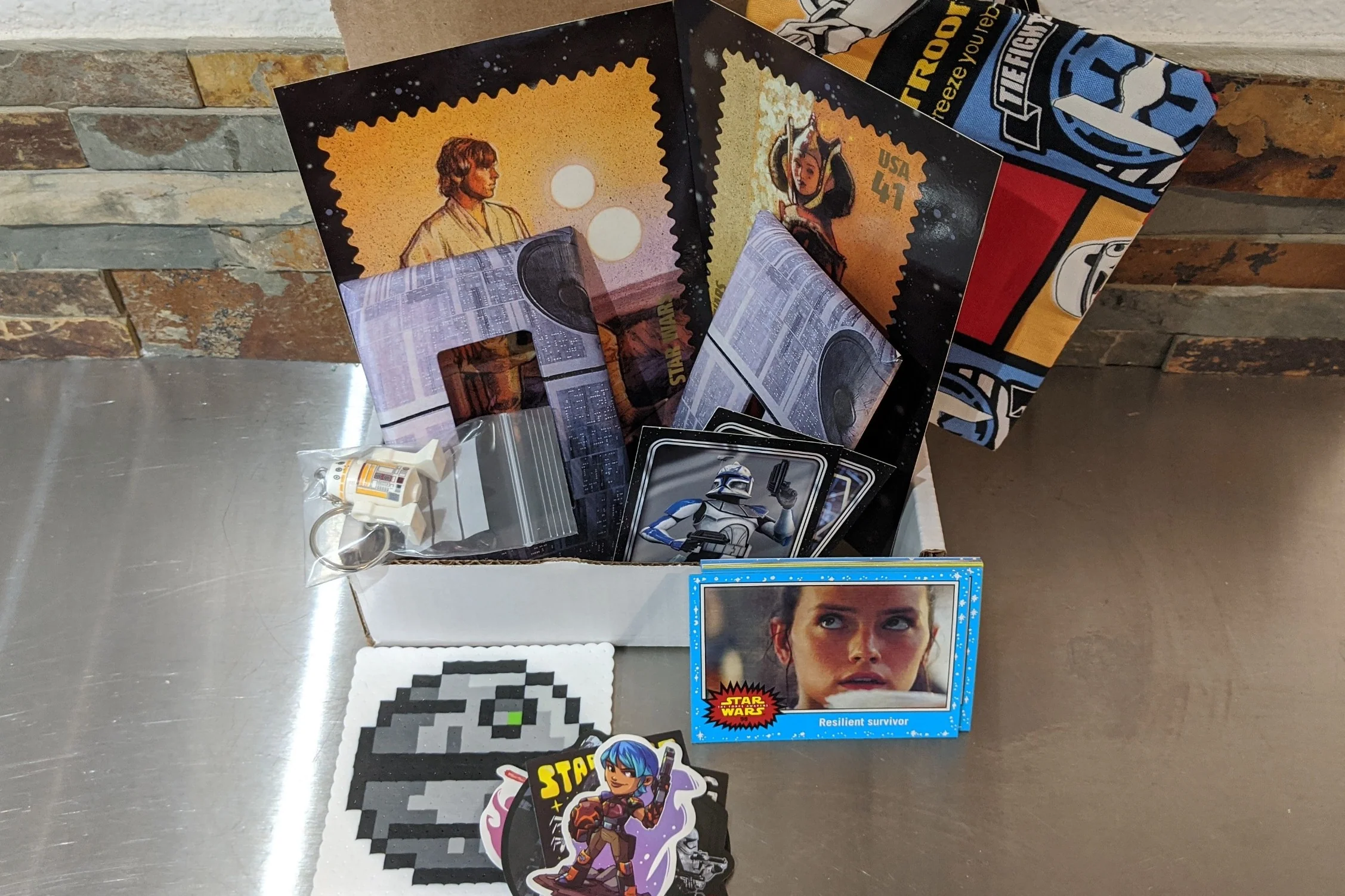 The Heroes Tower Mini Mystery Box - Image 5