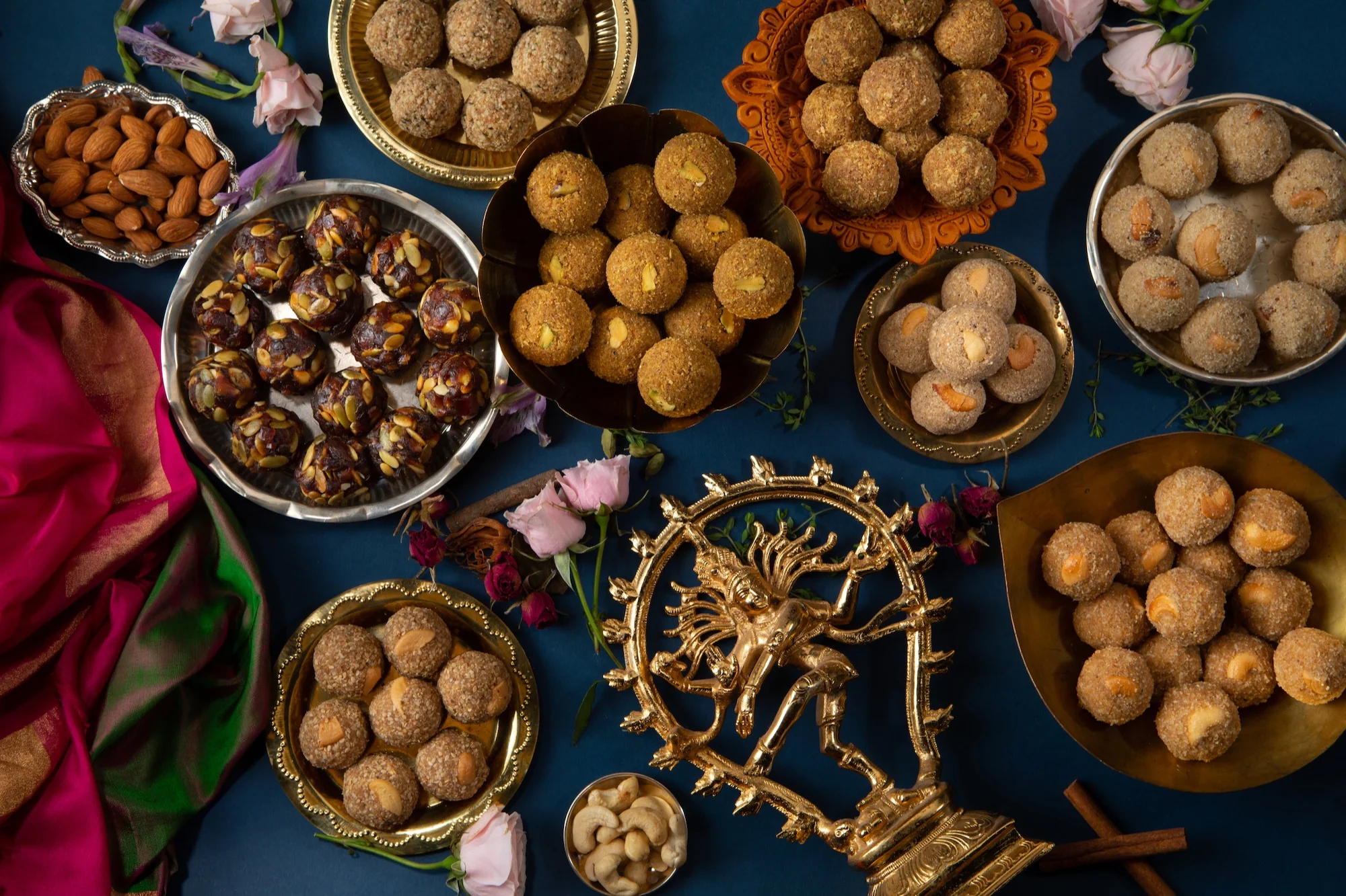 Indian desserts - 10 Laddu box - Image 2