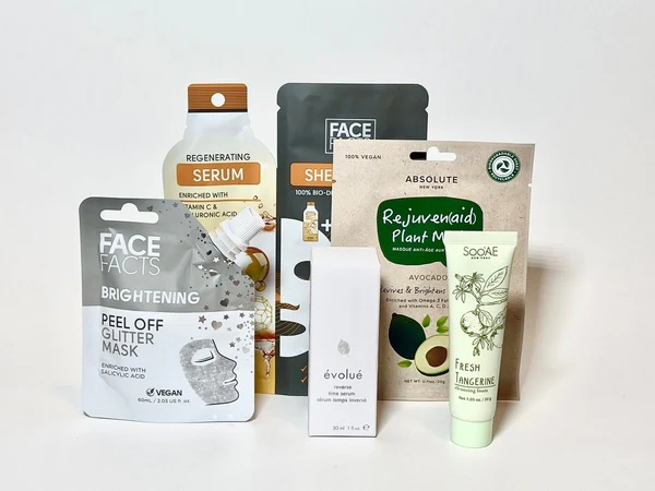 The Skincare Addict Kit (Retail price: 189!)