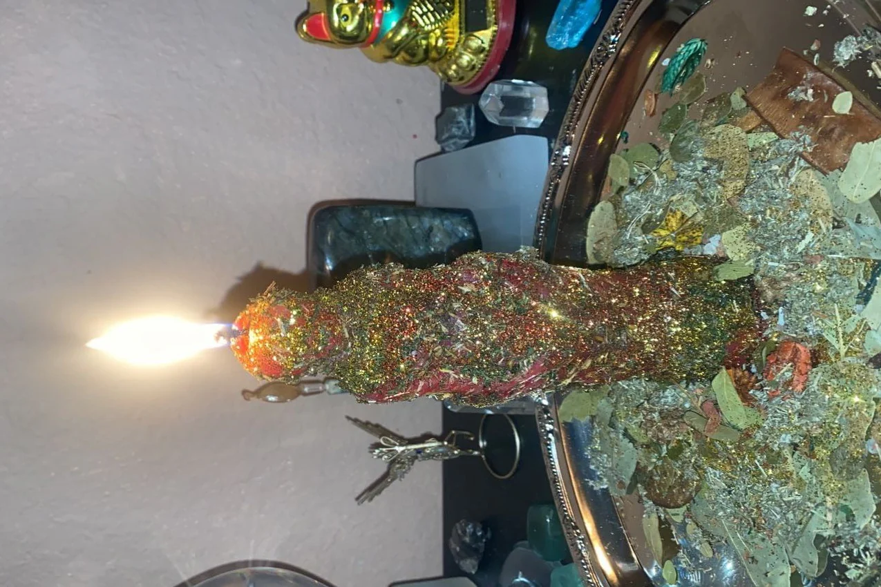 Woman Attraction Ritual Candle - Image 3